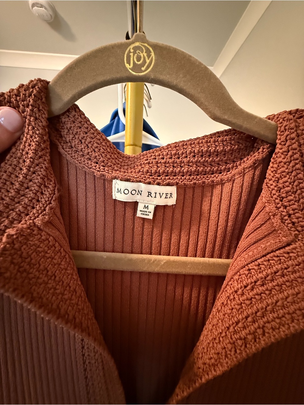 Moon River Ribbed Rust-Brown Midi Dress with Tie Waist - Picture 3 of 4